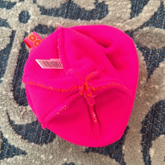 Hooters stocking hat. - Picture 8 of 12